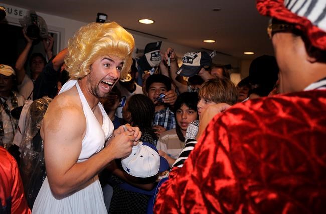 AP Exclusive: MLB rookie hazing rules ban dressing as women | iNFOnews.ca