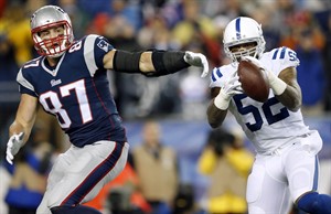 Report: NFL found 11 of 12 Patriots footballs underinflated; league says investigation ongoing | iNFOnews.ca CP31555663