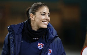 Judge outside Seattle dismisses domestic violence assault case against soccer star Hope Solo | iNFOnews.ca CP31464725