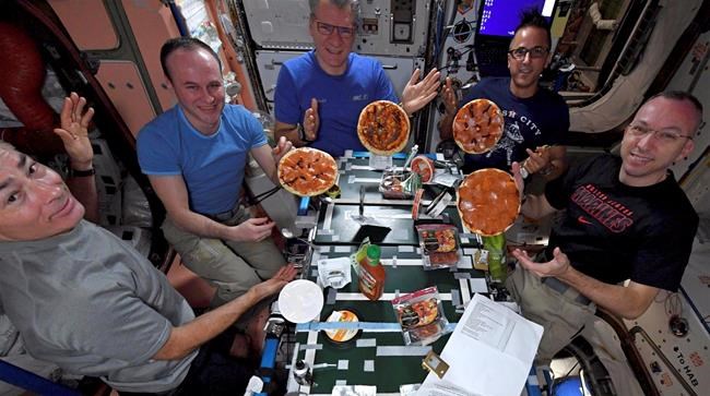 Astronauts make, fling, float, eat pizzas on space station | iNFOnews.ca