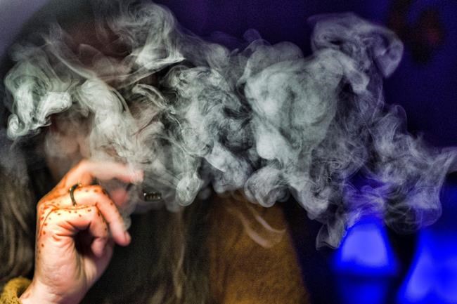 US health officials report new vaping deaths, repeat warning | iNFOnews.ca