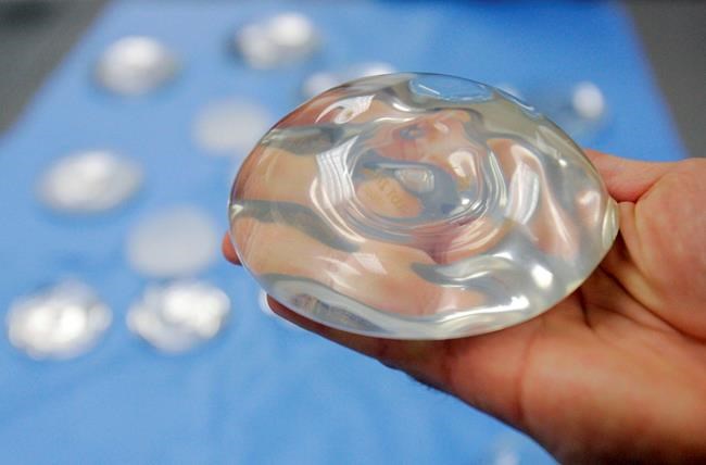 US experts: Too soon to pull breast implants tied to cancer | iNFOnews.ca