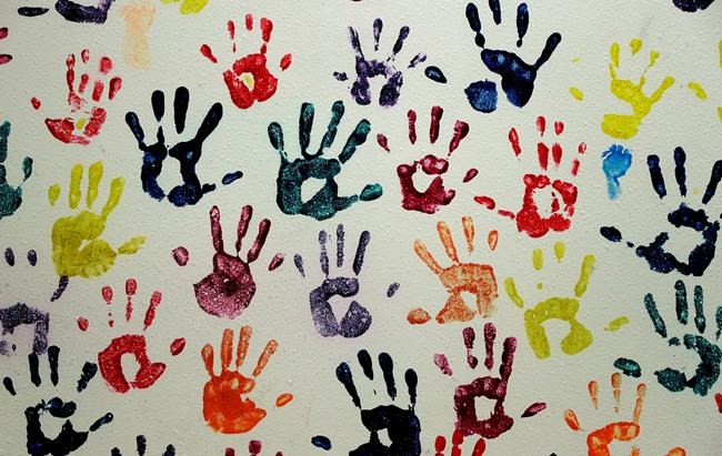 Private sector seeks to profit by detaining migrant kid | iNFOnews.ca