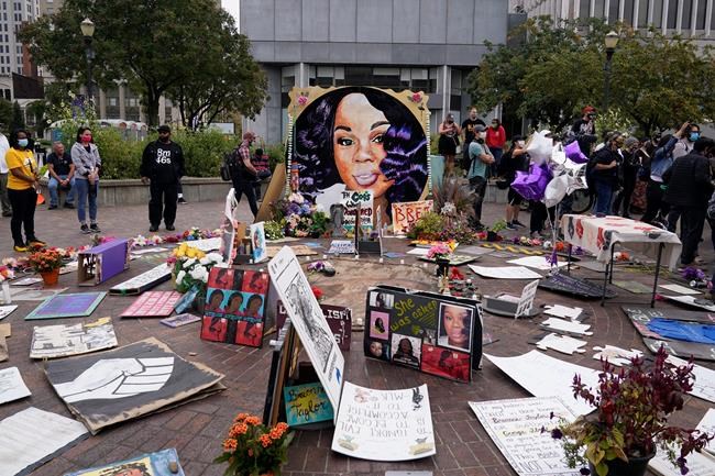 Officer in raid says Breonna Taylor 'didn't deserve to die' | iNFOnews.ca Officer in raid says Breonna Taylor 'didn't deserve to die' | iNFOnews.ca