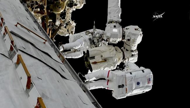 Spacewalkers install new hand on station's robot arm | iNFOnews.ca Spacewalkers install new hand on station's robot arm | iNFOnews.ca