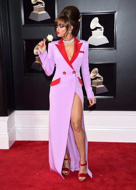 Lots of black but also pops of glitz in Grammys fashion | iNFOnews.ca Lots of black but also pops of glitz in Grammys fashion | iNFOnews.ca