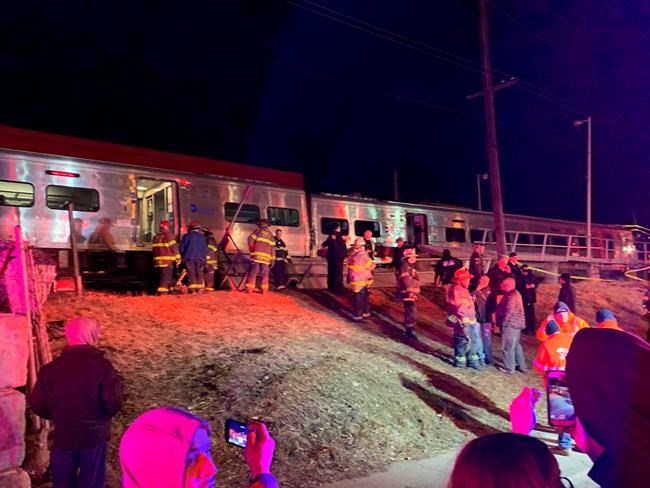 The Latest: Cuomo: 2 trains involved in fatal collision | iNFOnews.ca CP680899233