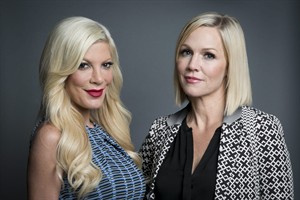 Former '90210' co-stars Tori Spelling and Jennie Garth reunite with new ABC Family comedy | iNFOnews.ca CP28982690