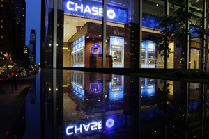 JPMorgan data breach adds to concern over security of consumer data at banks, retailers | iNFOnews.ca CP30136824
