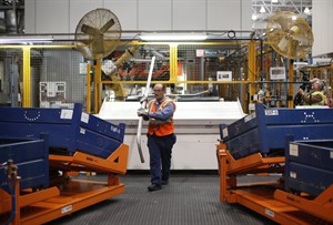 US factory orders drop 0.7 per cent in October with key business investment category down | iNFOnews.ca CP30990853