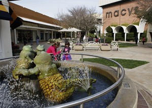 Mall operator Simon Property Group launches $16 billion hostile bid for Macerich | iNFOnews.ca CP32211848