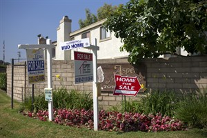 Average US rate on 30-year mortgage eases to 4.20 per cent; 15-year loan at 3.36 per cent | iNFOnews.ca CP30037605