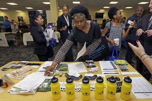 Applications for US unemployment benefits fall to 283,000, latest sign of improving job market | iNFOnews.ca CP31961143