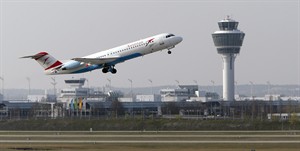 Flying expected to become cheaper next year as airlines reap profits of oil price slump | iNFOnews.ca CP31054643