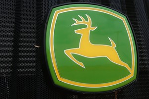 Ag machinery maker Deere posts 1st-quarter profit decline, but results beat Street forecasts | iNFOnews.ca CP31976692