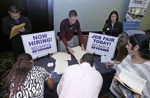 Applications for US unemployment aid down to 294,000 last week; evidence of robust economy | iNFOnews.ca CP31396626
