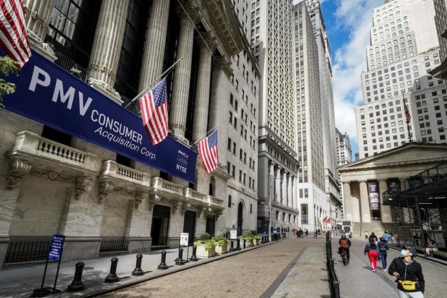 Stocks give up an early lead and end lower on Wall Street | iNFOnews.ca
