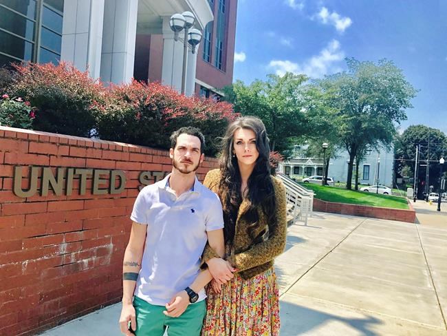 Kentucky man, transgender wife sue Amazon for workplace bias | iNFOnews.ca