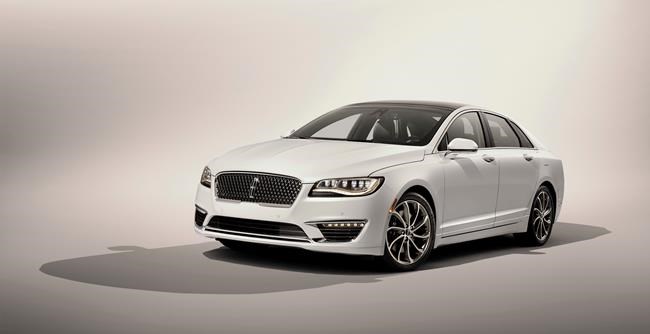 Fresh look, control panel in 2017 Lincoln MKZ Hybrid | iNFOnews.ca