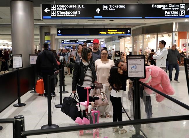 Government shutdown strains emerge in US air travel system | iNFOnews.ca
