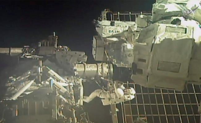 Astronauts complete 2nd spacewalk to swap station batteries | iNFOnews.ca Astronauts complete 2nd spacewalk to swap station batteries | iNFOnews.ca