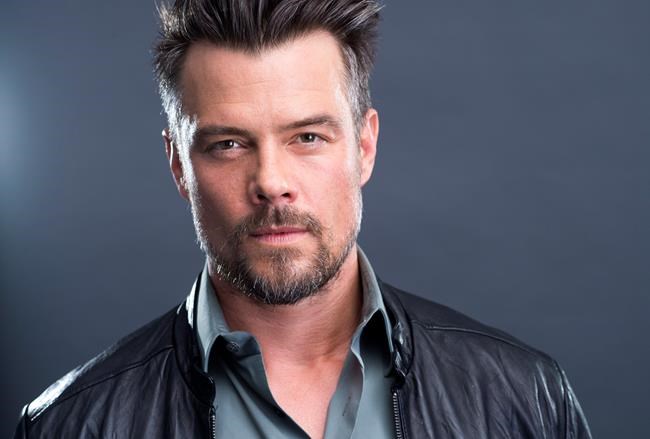 Josh Duhamel channels inner Ryan Seacrest in Times Square | iNFOnews.ca