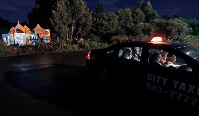 Back road to hope: Migrants flood Canada at remote outpost | iNFOnews.ca