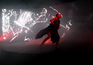 Darkness, fog, dance, celebrities: Britain's Gareth Pugh puts on a show at NY Fashion Week | iNFOnews.ca CP29765820