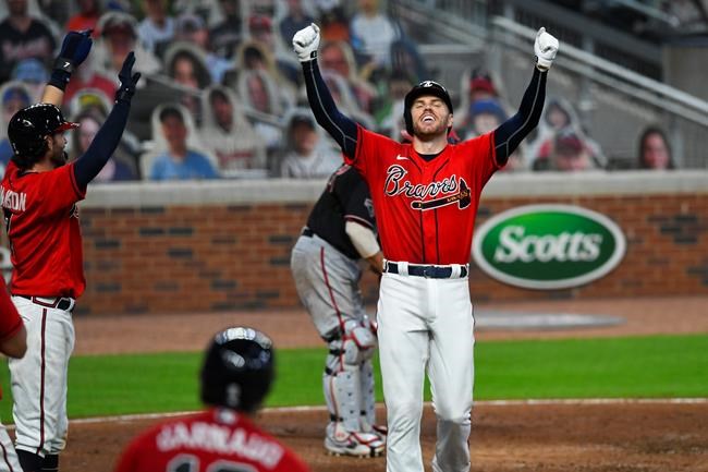 Braves' Freeman wins NL MVP, White Sox slugger Abreu gets AL | iNFOnews.ca