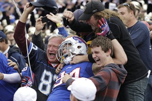 Brady produces 6 straight second-half TD drives in Patriots' 52-28 rout of Buffalo Bills | iNFOnews.ca CP20292512