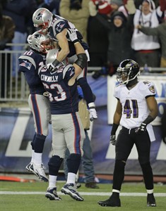 Tom Terrific: Brady's 3 TD passes - and 1 by Edelman - lift Patriots to 35-31 win over Ravens | iNFOnews.ca