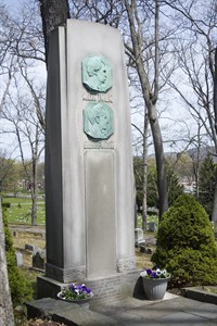 Twain plaque stolen from monument at NY gravesite; police are investigating | iNFOnews.ca Twain plaque stolen from monument at NY gravesite; police are investigating | iNFOnews.ca
