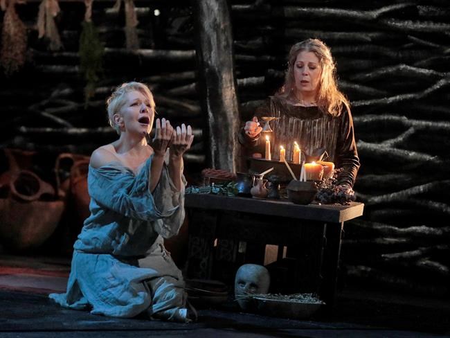 Mezzo solves 'enigma' in 'Norma' | iNFOnews.ca