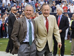 AP NewsBreak: George W. Bush writes book about his father; scheduled for November release | iNFOnews.ca CP29325465