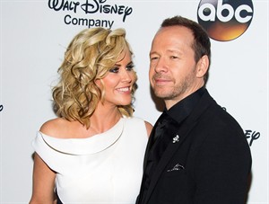 Newylweds Donnie Wahlberg and Jenny McCarthy to star in reality series | iNFOnews.ca CP30660363