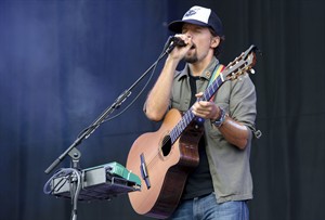 Grammy-winning singer Jason Mraz to tour 5 New York boroughs in September | iNFOnews.ca CP29155350