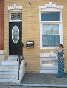 Reviving Baltimore's urban folk art: Painted window screen tradition offers row house privacy | iNFOnews.ca Reviving Baltimore's urban folk art: Painted window screen tradition offers row house privacy | iNFOnews.ca