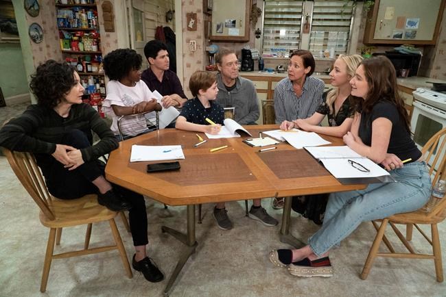 Packed fall TV brings Julia Roberts, life after 'Roseanne' | iNFOnews.ca