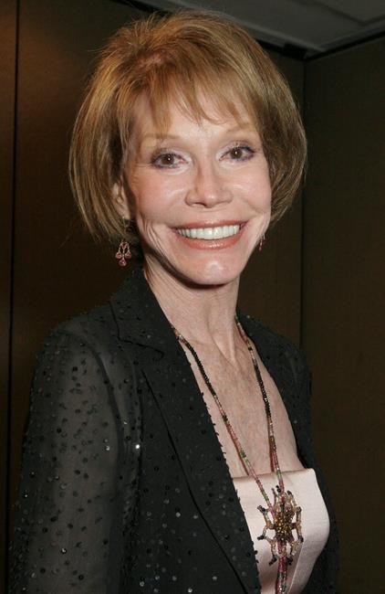 TV specials pay tribute to Mary Tyler Moore | iNFOnews.ca