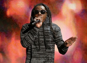 Lil Wayne sues mentor 'Birdman' record label for $51M, seeking to break away from Cash Money | iNFOnews.ca CP31681882