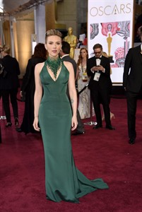 Scarlett Johansson defends John Travolta; says Oscar encounter was 'totally welcome' | iNFOnews.ca Scarlett Johansson defends John Travolta; says Oscar encounter was 'totally welcome' | iNFOnews.ca