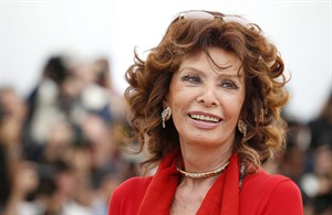 Command performance: Sophia Loren to write memoir due in December | iNFOnews.ca CP28920003