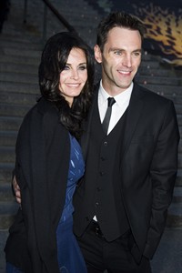 'Friends' star Courteney Cox announces engagement to Snow Patrol's Johnny McDaid | iNFOnews.ca 'Friends' star Courteney Cox announces engagement to Snow Patrol's Johnny McDaid | iNFOnews.ca