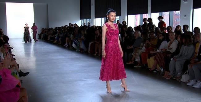Tadashi Shoji returns to Japanese roots at NY Fashion Week | iNFOnews.ca Tadashi Shoji returns to Japanese roots at NY Fashion Week | iNFOnews.ca