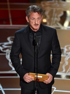 Sean Penn says he has "no apologies" for his green card joke at the Oscars | iNFOnews.ca