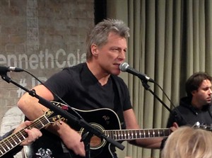 Jon Bon Jovi performs intimate acoustic set in Kenneth Cole Store for Common Thread initiative | iNFOnews.ca CP31885398
