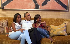 How they've grown: 4 years after they first captured hearts, Obama girls are little no more | iNFOnews.ca CP20026697