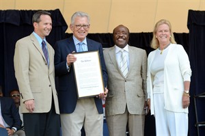 Former Cincinnati shortstop Barry Larkin and late Cubs star Ron Santo inducted into Hall | iNFOnews.ca CP19492019