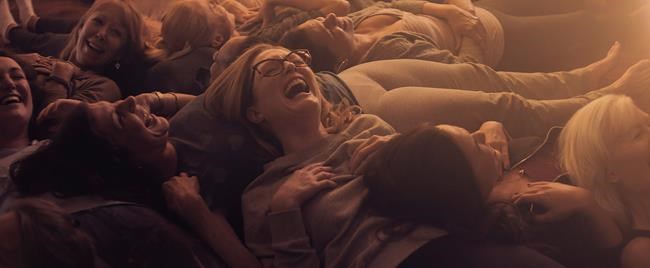 Film Review: Julianne Moore shines in 'Gloria Bell' | iNFOnews.ca CP307747270