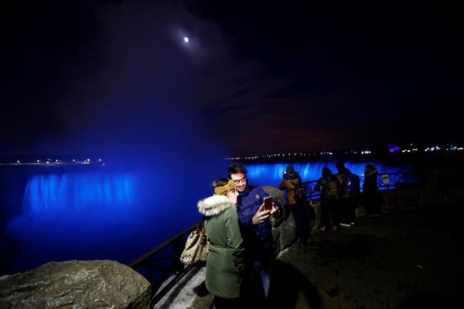 Niagara Falls lit up on dark winter nights | iNFOnews.ca